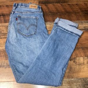 Levi Jeans “perfect waist”